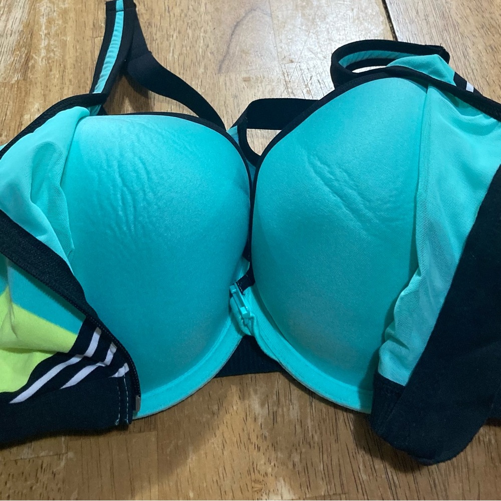 Beautiful Victoria ‘secret sport Bra size 34 DDD NEW